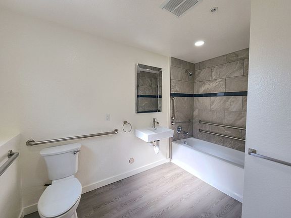 5th image of 1391 Carr St #110