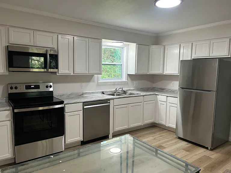 2310 Watts Ln — Photo 3