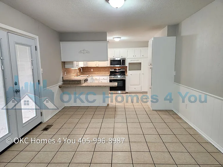 401 SW 63rd Pl — Photo 7