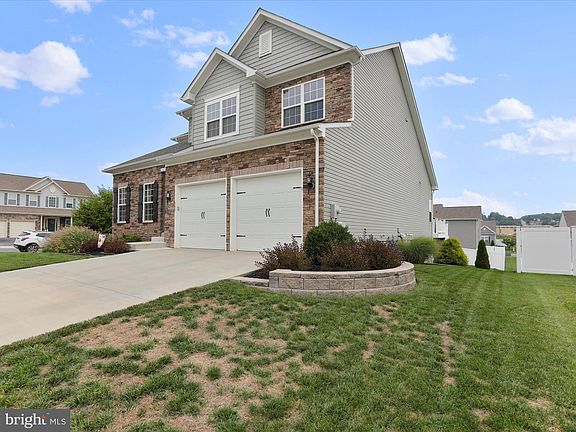 3rd image of 500 Evangeline Dr #143