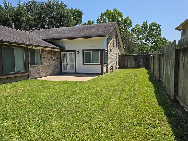 3434 Streamside Ln — Photo 4