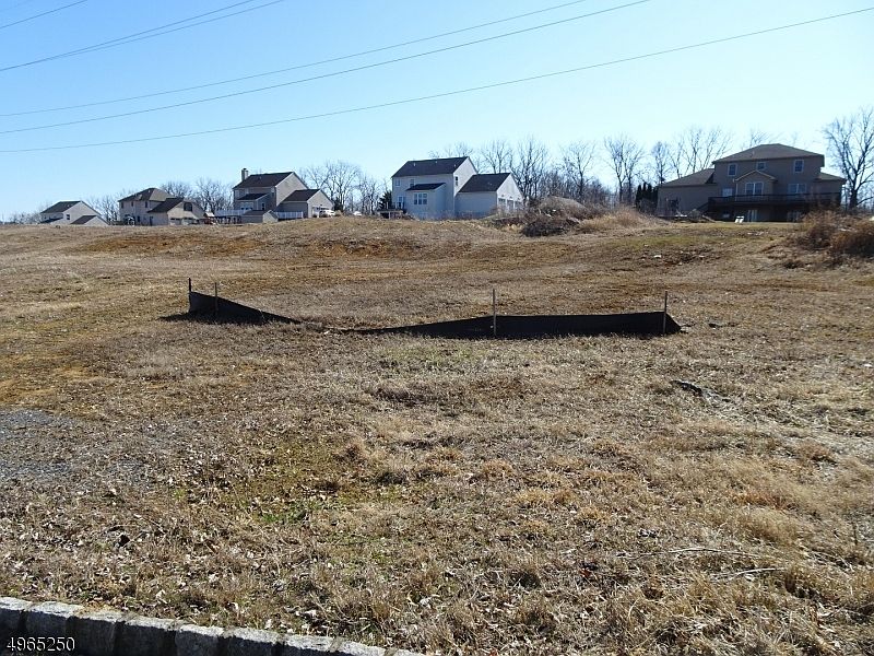 2nd image of 238 Lewis Cir
