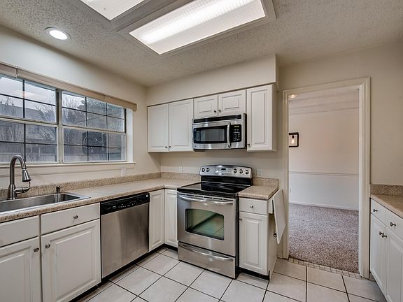 5th image of 1629 Fuqua Dr