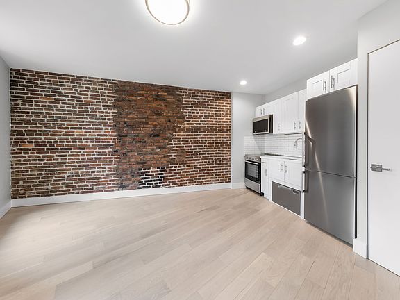 3rd image of 1057 Fulton St APT 4D
