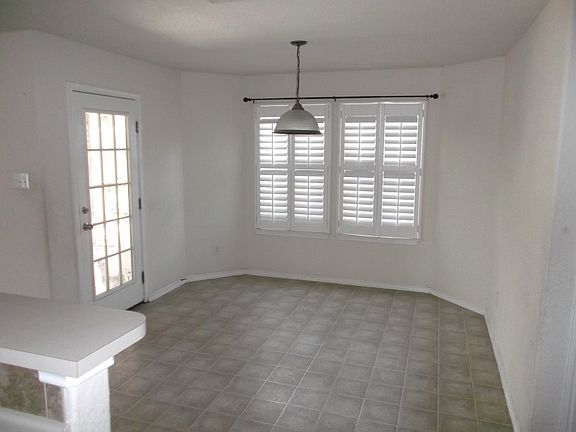 4th image of 615 Park Point