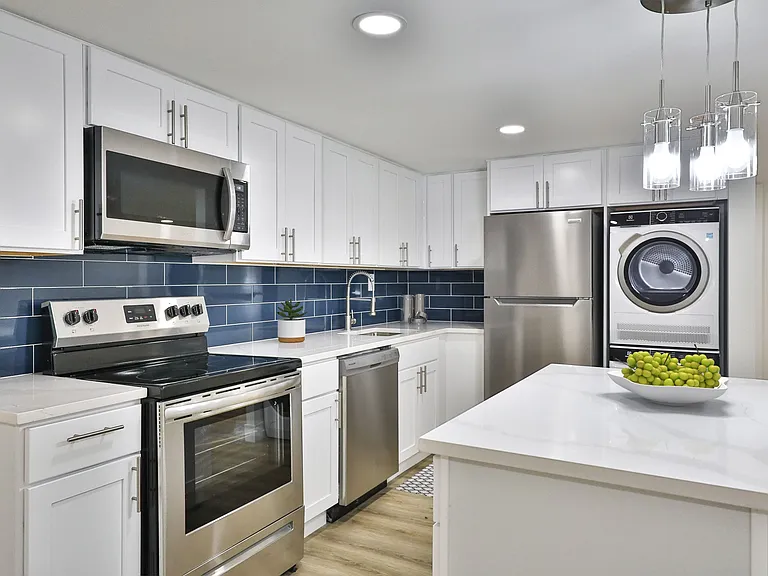 Kitchen-Renovated (Select Units)