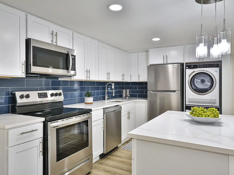 Kitchen-Renovated (Select Units)
