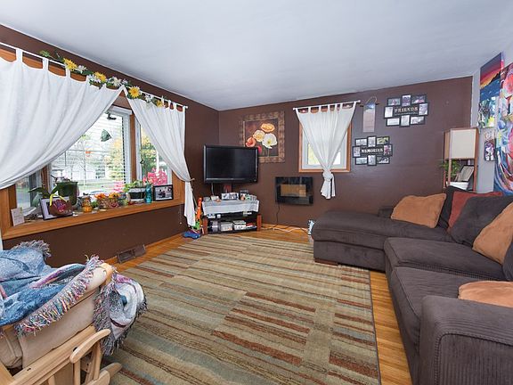 2nd image of 117 Tennyson Ter