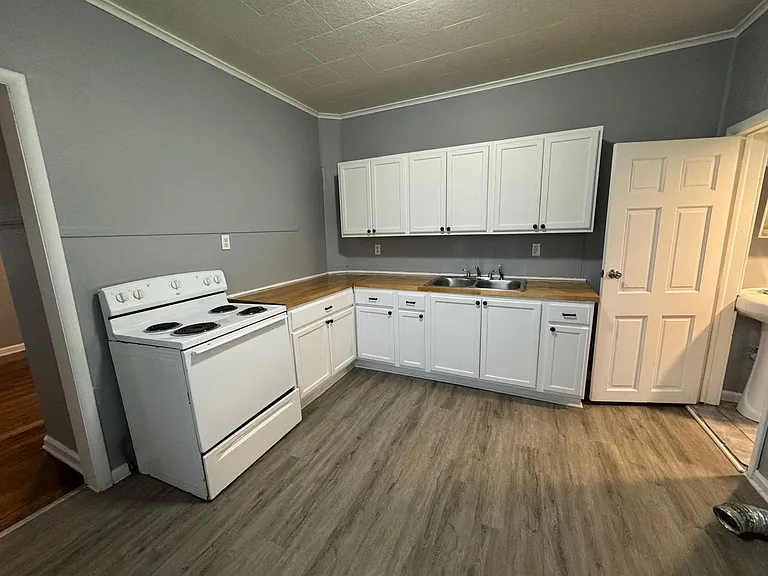 1354 N Olney St — Photo 12
