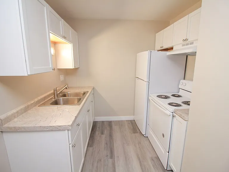 **Limited Time Special! Up to 3 Months Free Rent — Photo 11