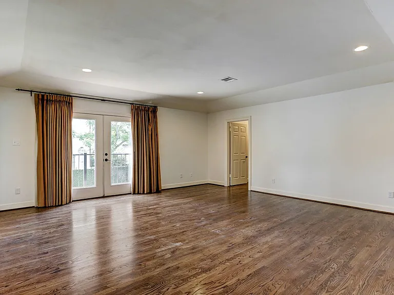 2911 University Blvd — Photo 17