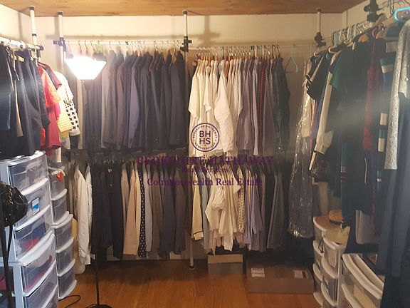 Bdrm or HUGE closet