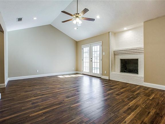 3rd image of 2628 Brookview Dr