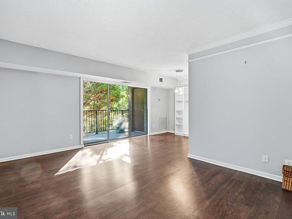 4th image of 2245 Castle Rock Sq APT 11C