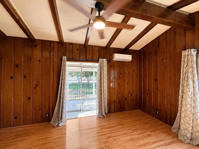 468 Jeffries Ave — Photo 9