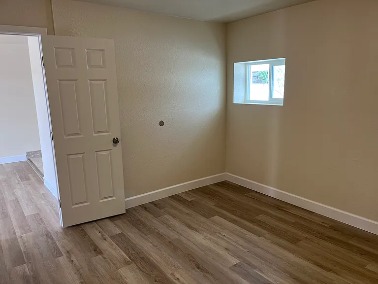 Farmington Flats — Photo 23