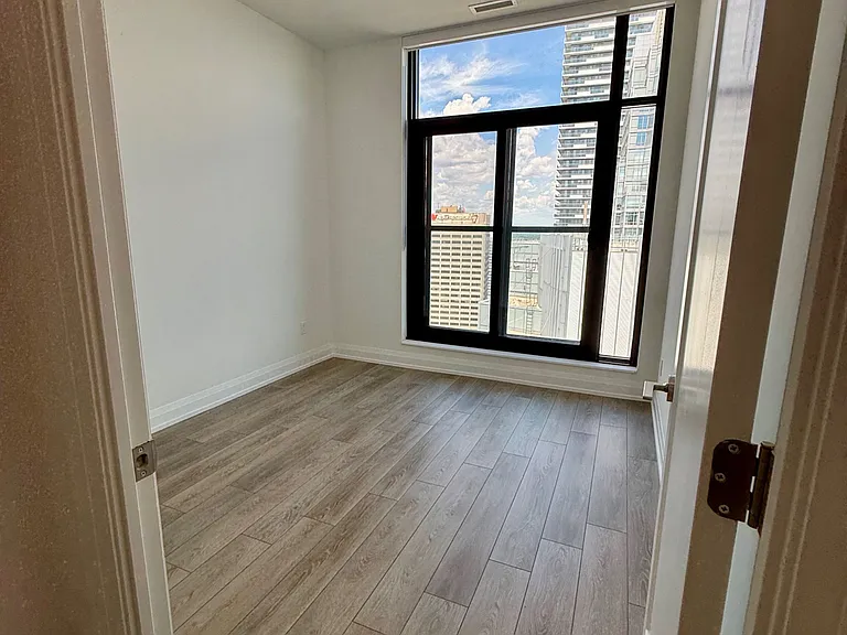 20 Soudan Ave #Penthouse 06 — Photo 9