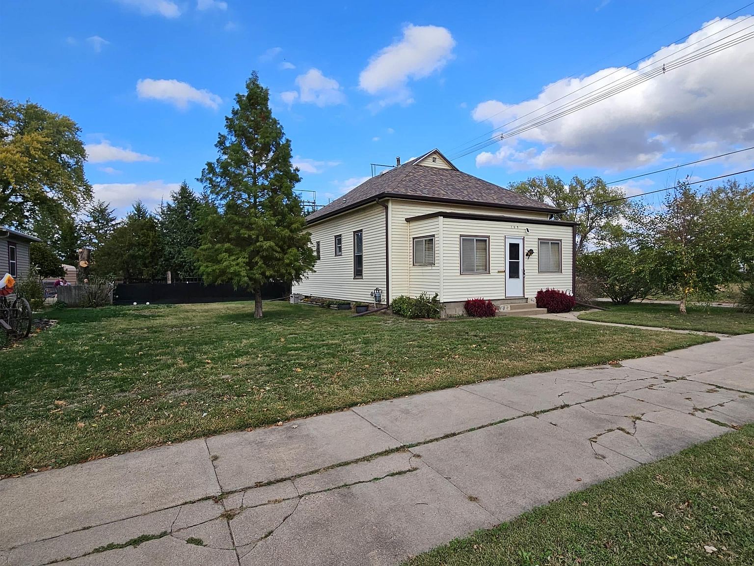 109 5th St, Fairbury, NE 68352 Zillow