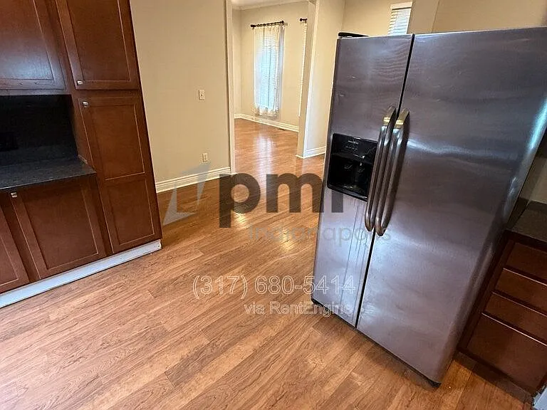 233 N East St — Photo 9