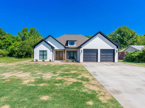 1901 Orman St, Muscle Shoals, AL 35661