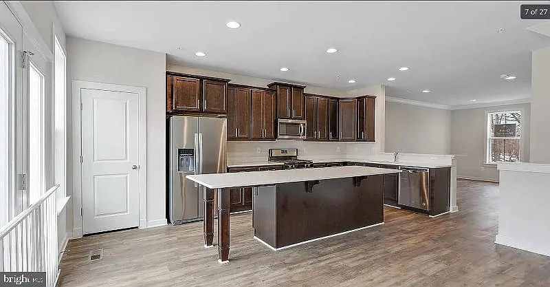4 bed, 3.5 bath, 2000 sqft, $3,300 — Photo 4