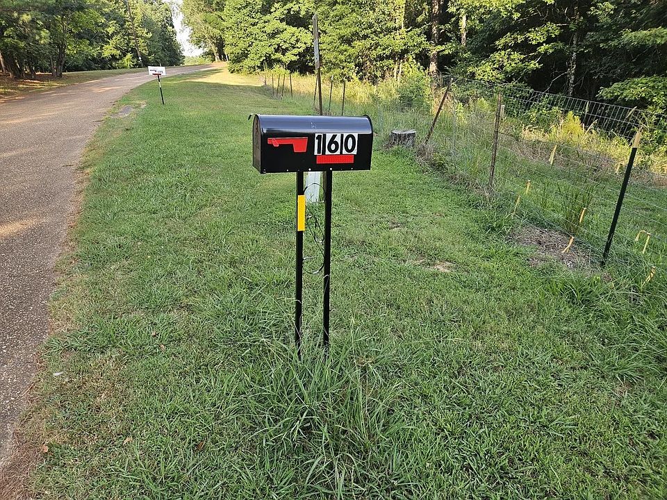 2nd image of 160 Bishop Rd