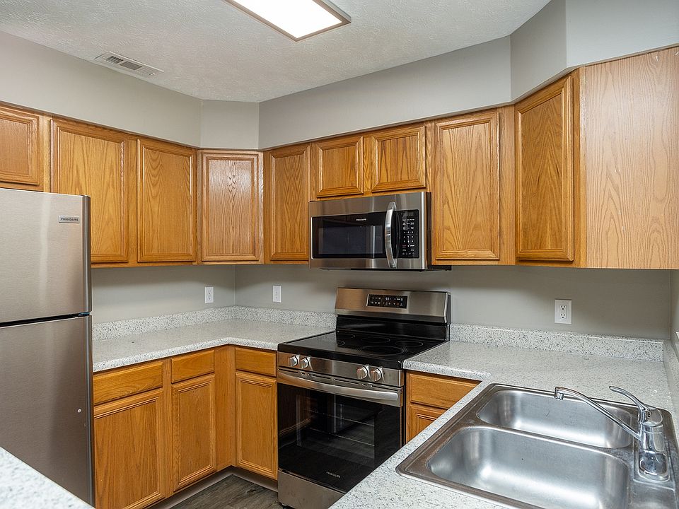 Large two-bedroom/two bath - 1,102 SF
