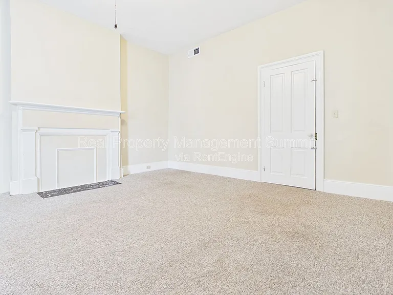 402 N Market St #A1 — Photo 11