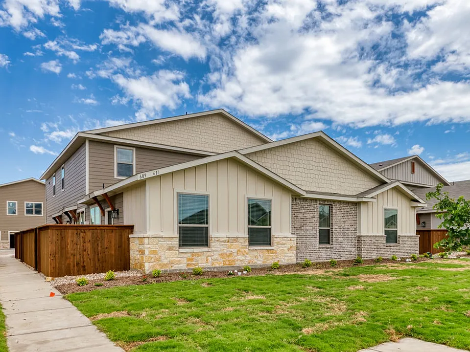 611 Harvest Moon Dr