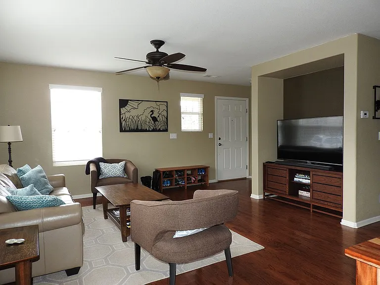 3595 Akron St — Photo 3