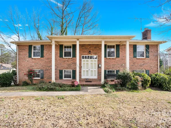 6308 Lake Forest Rd E, Charlotte, NC 28227