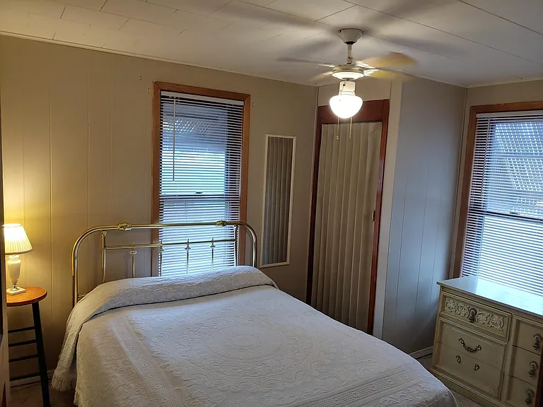1146 Howard St — Photo 16