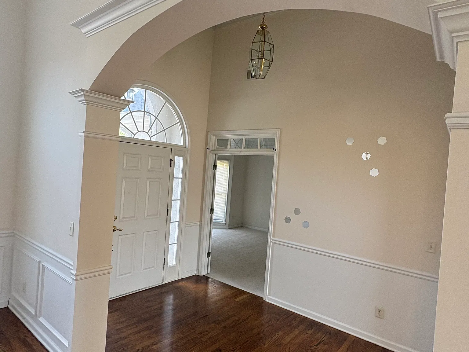 3 bed, 2.5 bath, 2461 sqft, $2,295 — Photo 2