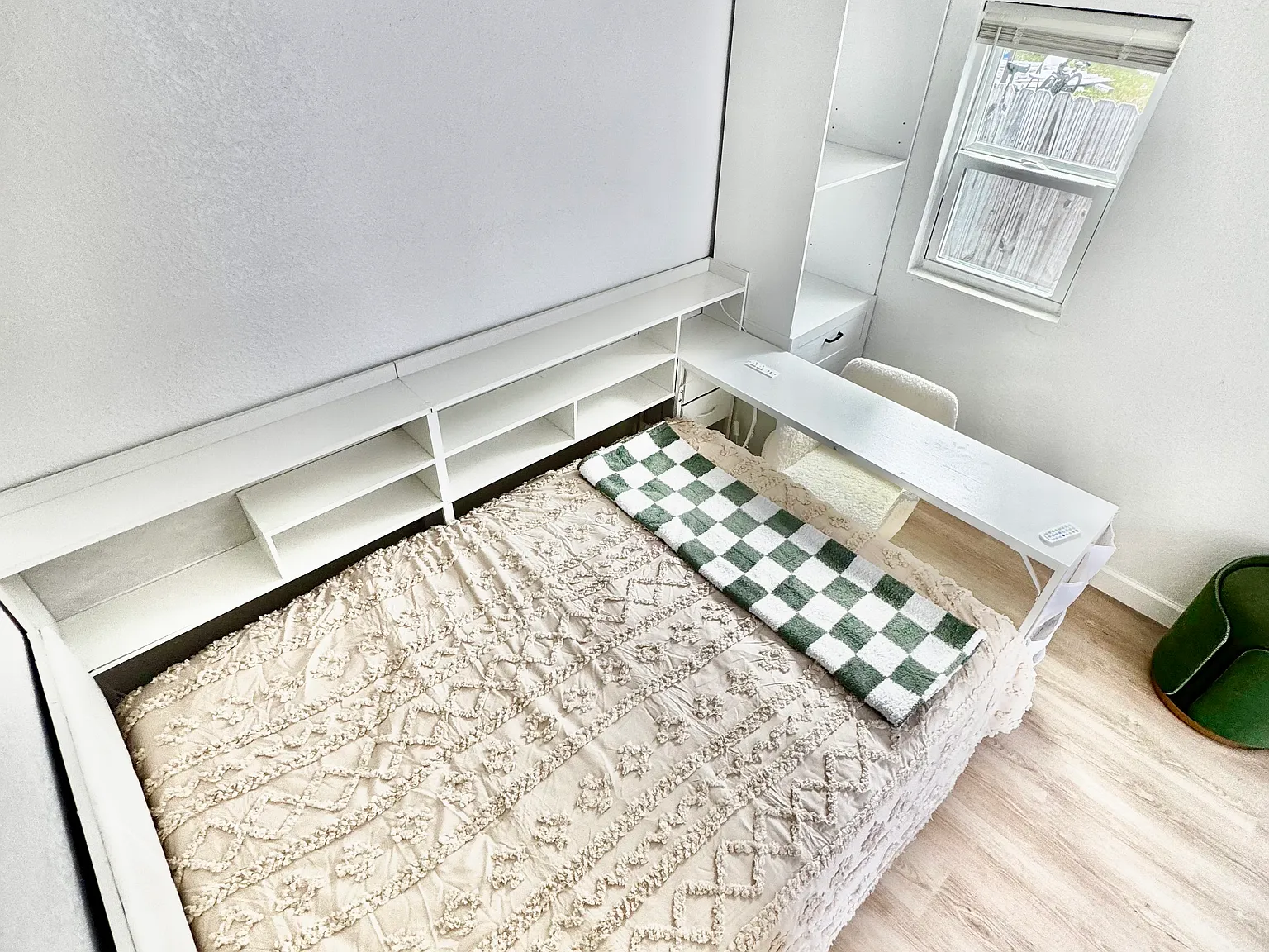 Studio, 200 sqft, $999 — Photo 3