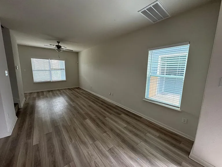 315 Marsh Ln — Photo 5