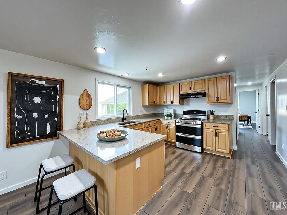 1st image of 210 Dogwood Ln
