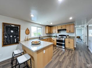 210 Dogwood Ln, Bakersfield, CA 93308