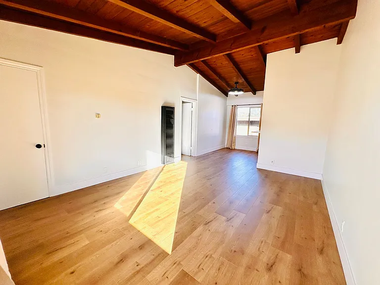 1101 E Grand Ave — Photo 10