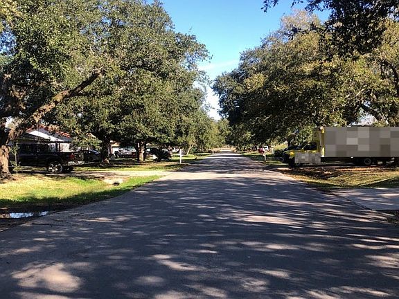 4th image of 326 Sycamore Dr