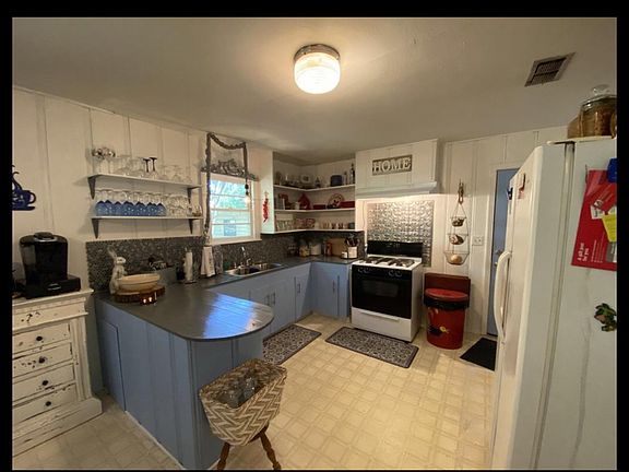 2nd image of 1203 Sanders St
