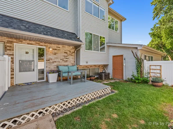 392 Park Ridge Ln Unit D, Aurora, IL 60504