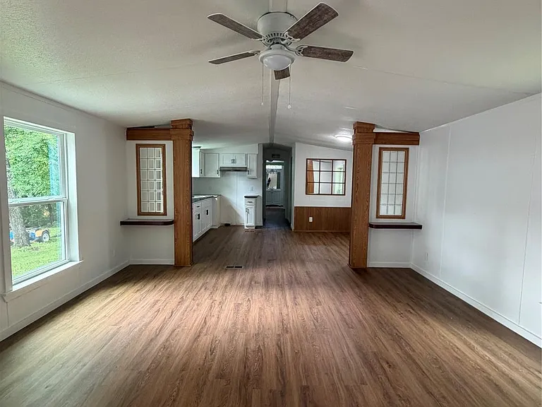 104 Kyle Dr — Photo 3