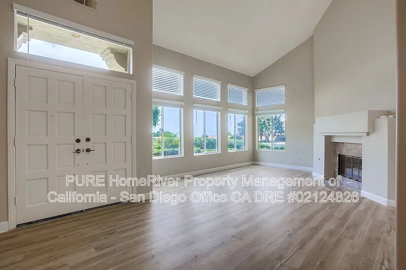3 bed, 2.5 bath, 2486 sqft, $7,395 — Photo 2