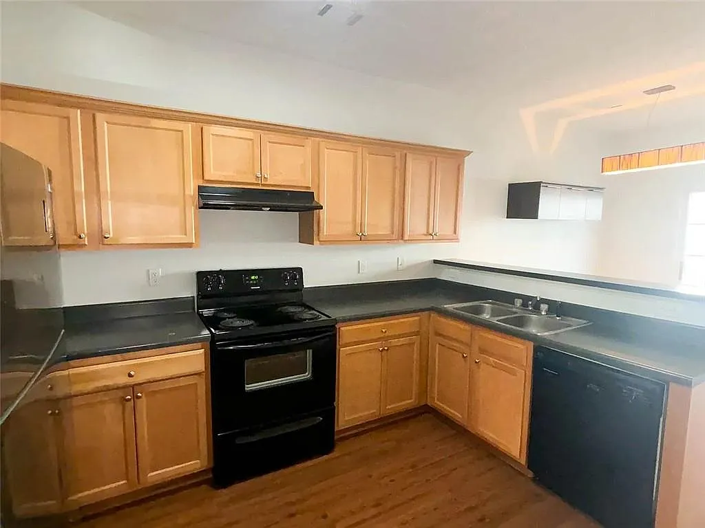 3 bed, 2.5 bath, 1646 sqft, $1,900 — Photo 4