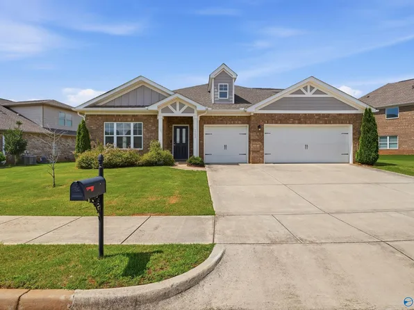 7702 Timber Grove Ln NW, Huntsville, AL 35806