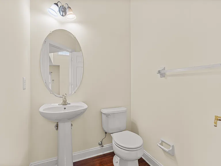 102 Burnet Cres #102 — Photo 22