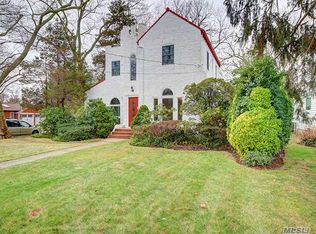 33 Fox Blvd, Massapequa, NY 11758