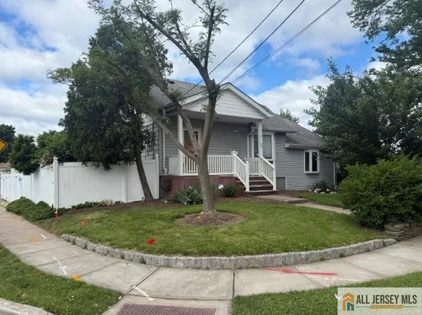 26 West St, Colonia, NJ 07067