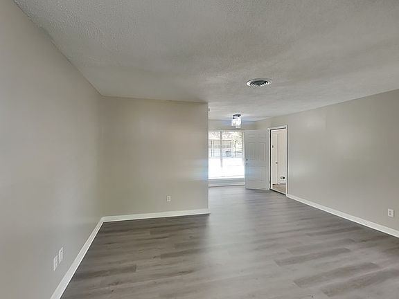 4th image of 10322 Antrim Ln