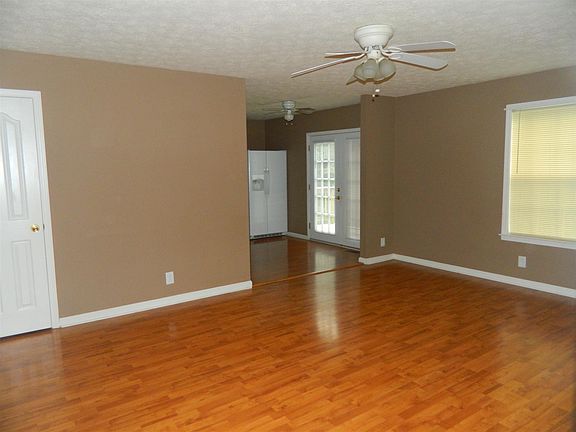 3rd image of 945 Merritt Lewis Ln
